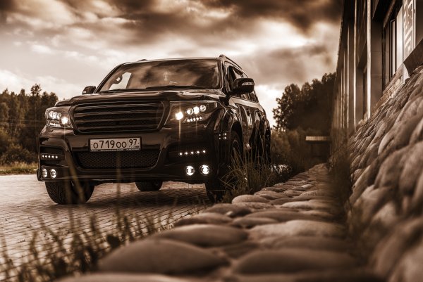 Тойота ленд Крузер 200 1920 на 1080