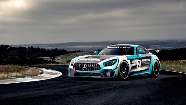 Mercedes Benz AMG gt 4