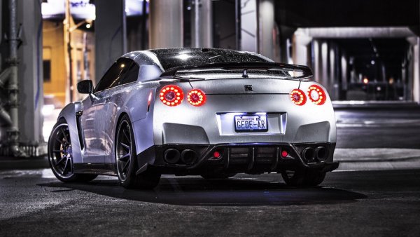 Nissan GTR r35 сзади