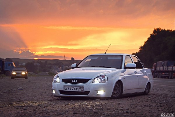 Лада Приора седан белая 2170