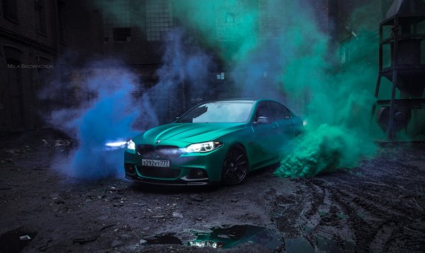 Автомобиль в дыму