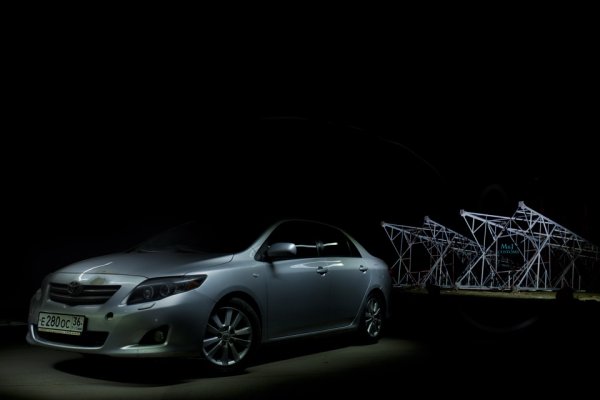 Тойота Королла ночью