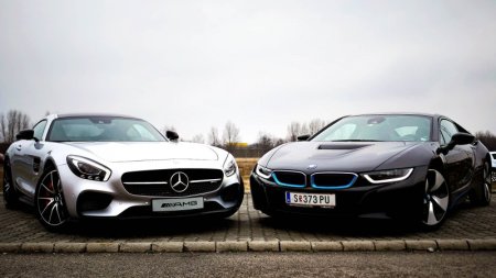 BMW i8 vs Mercedes AMG gt