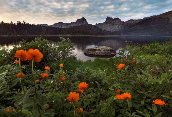 Озеро художников природный парк Ергаки Россия