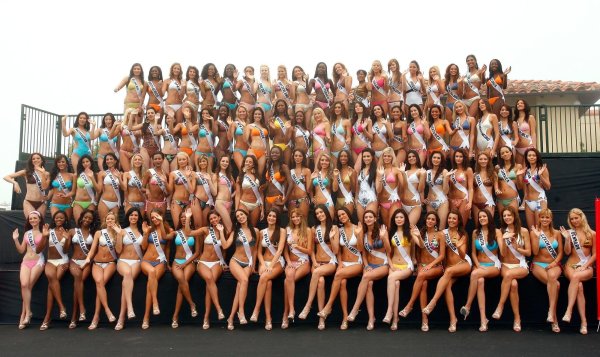 Много красивых голых женщин