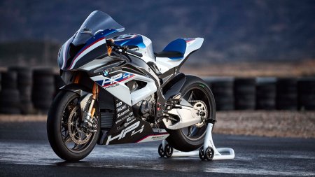 BMW hp4 Race
