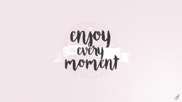 Моменты надпись