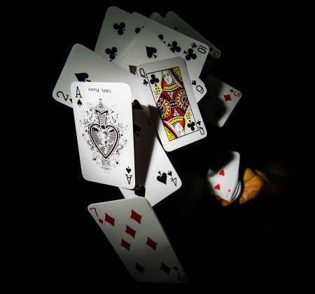 Падающие карты игральные