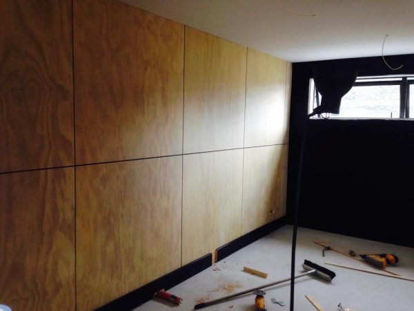 Отделка стен из фанеры