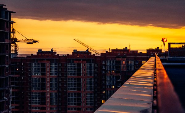 Крыши многоэтажных домов