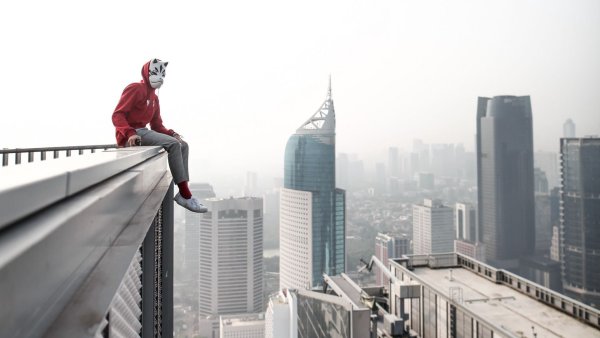 Край крыши небоскреба