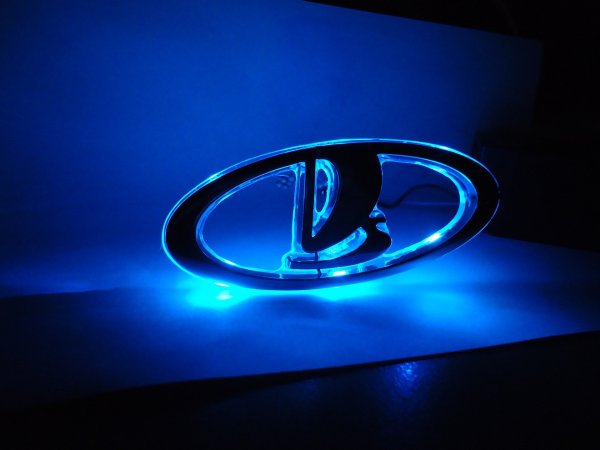 Красивый значок Лада