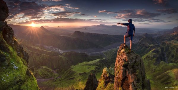 Человек на вершине горы