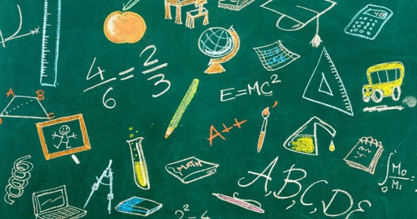 Рисунки на школьной доске мелом