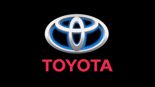 Логотип Тойота на черном фоне