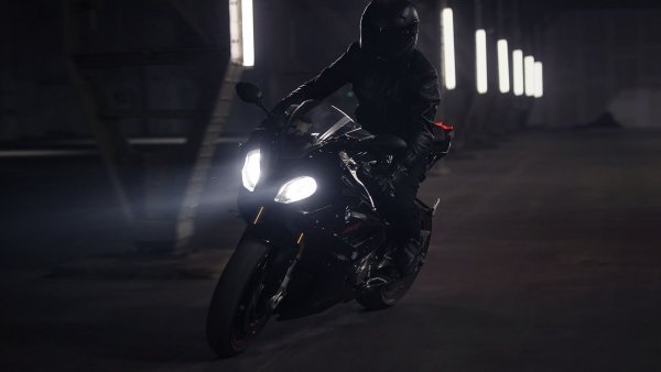 BMW s1000rr ночью