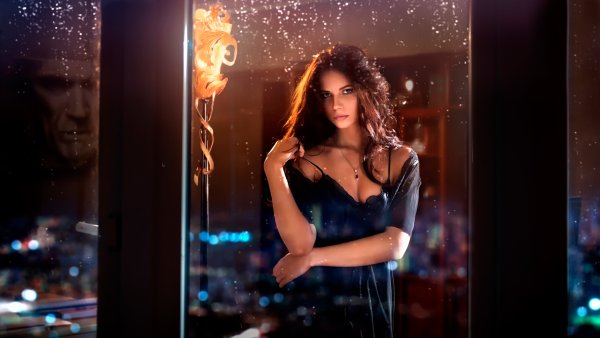 Девушка в Вечернем городе