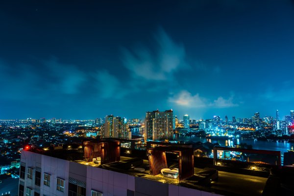 Ночной город вид с крыши