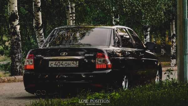 Черная Лада Приора номер 404