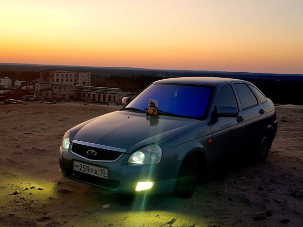 Приора седан зеленая