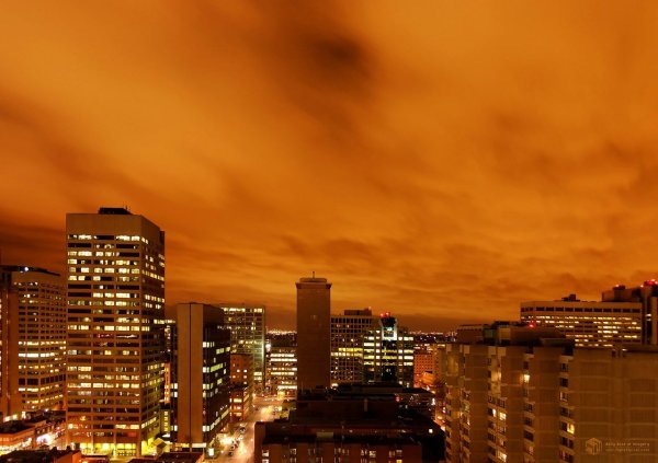 Ночной город оранжевый