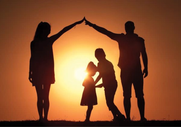 Силует счастливой сеиьи