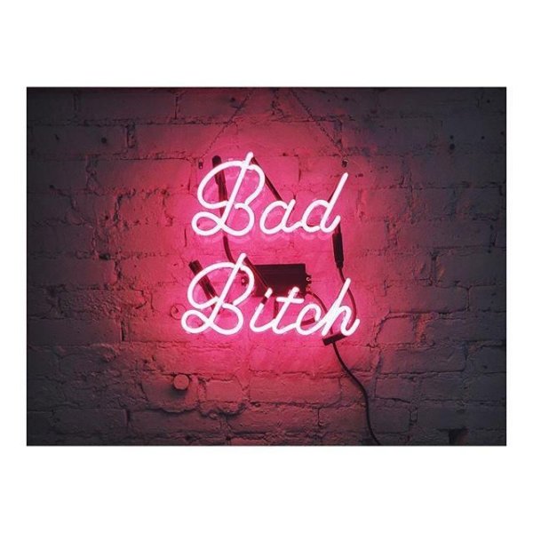 Неоновая вывеска bitch