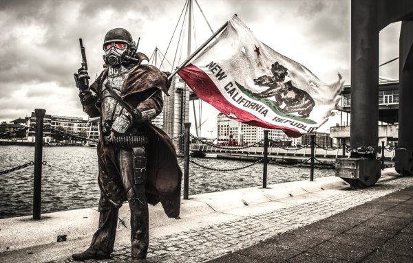 Советский солдат в противогазе арт