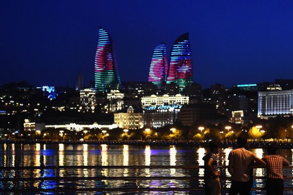 Ночной Баку панорама