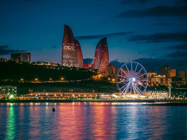 Азербайджан ночной Баку