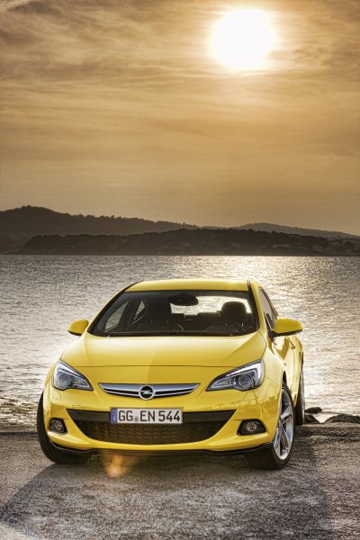 Opel Astra GTC 2011
