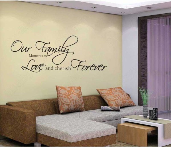 Надписи на стене в интерьере