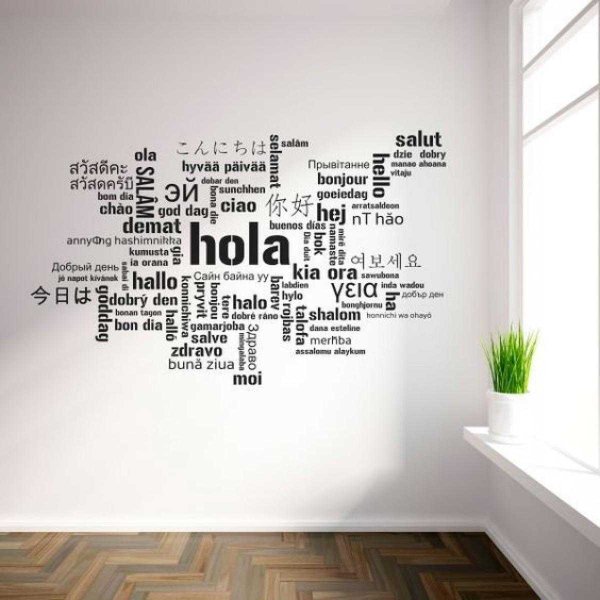 Надписи на стене в интерьере