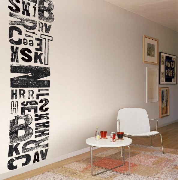 Трафаретные надписи на стенах