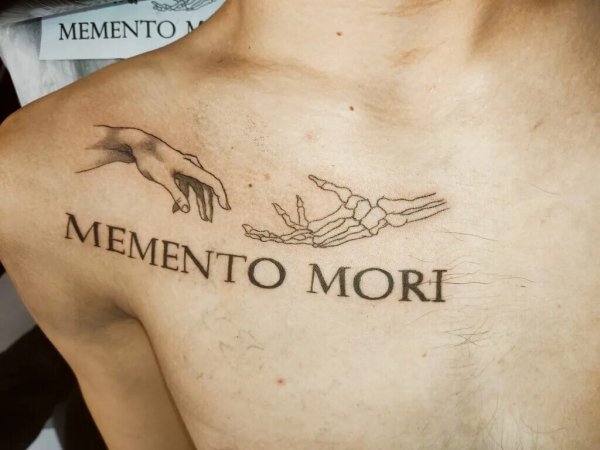 Татуировка Memento Mori