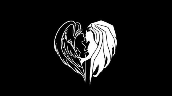 Черное сердце с крыльями