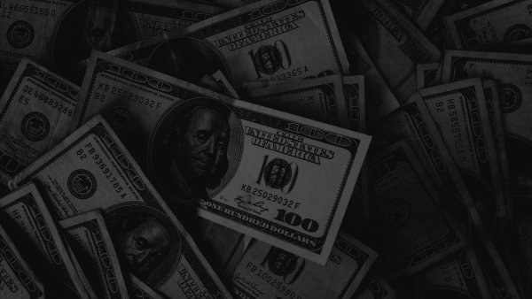 Доллар на черном фоне