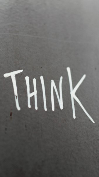 Надпись задумайтесь