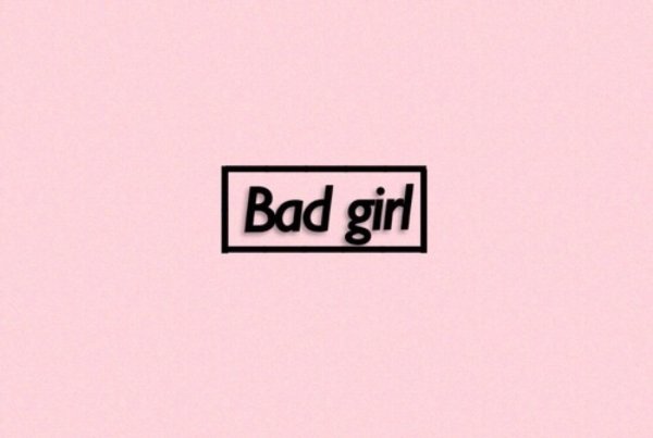 Обои Bad girl надпись