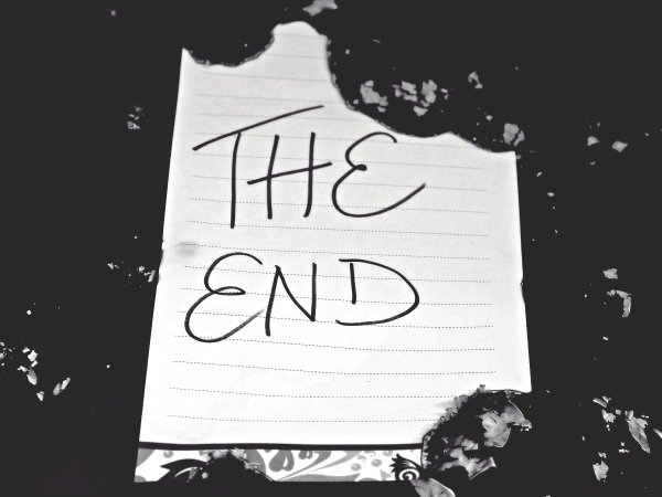 The end на белом фоне