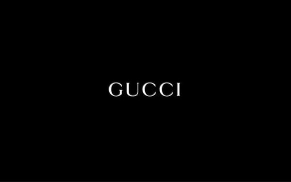 Gucci на черном фоне
