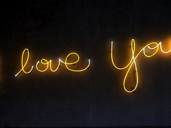 Надписи на черном фоне