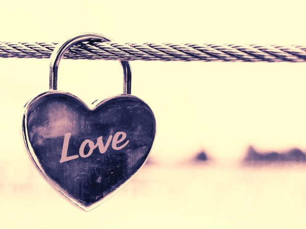 Картина с надписью Love