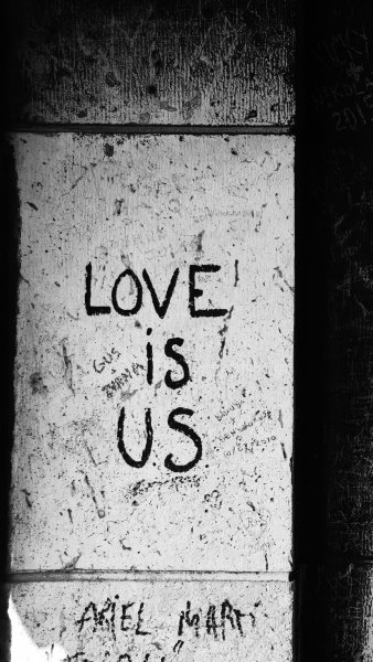 Обои чб с надписями