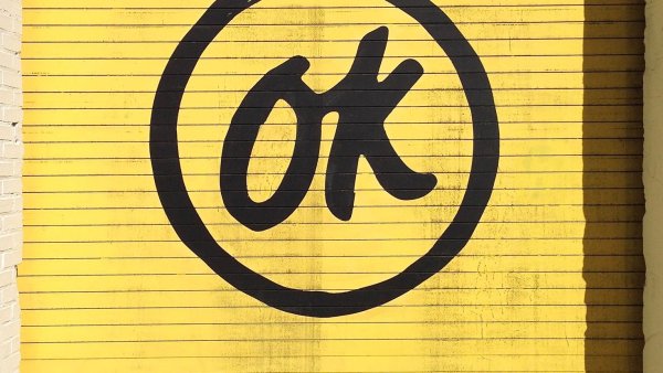 Надпись ок на черном фоне