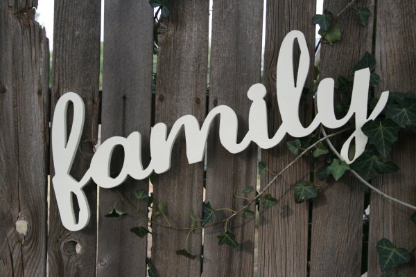 Надпись семья на красивом фоне