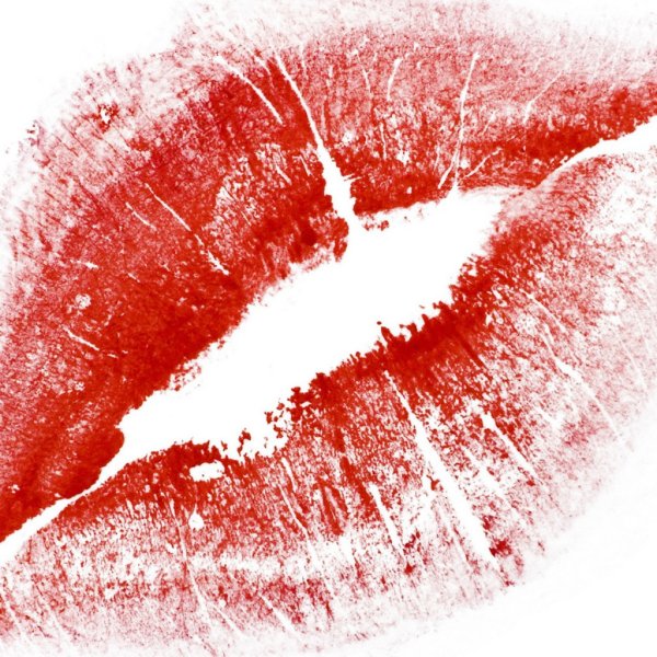 Поцелуй помада