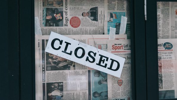 Газета в двери