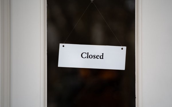 Табличка закрыто на двери