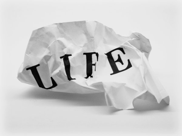 Надпись живи